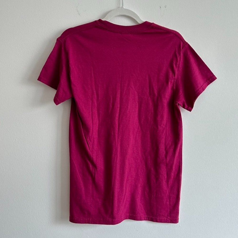 Gildan - Raspberry colored T-Shirt | Tee | Size Small (NWT) - Picture 4 of 4